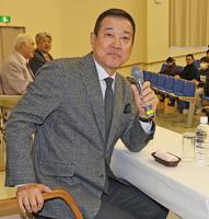 　客員教授として学生に講義をする前巨人・原監督