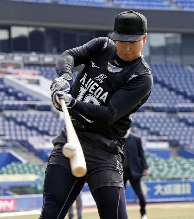 　ロッテの新人合同自主トレで打撃練習するドラフト１位の上田＝ＺＯＺＯマリン