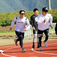 　ランメニューを行う西川（左）