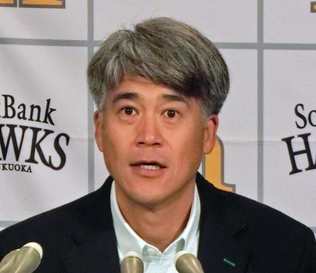ソフトバンク 城島健司氏がめちゃかっこよ ド派手なスーツコーデで