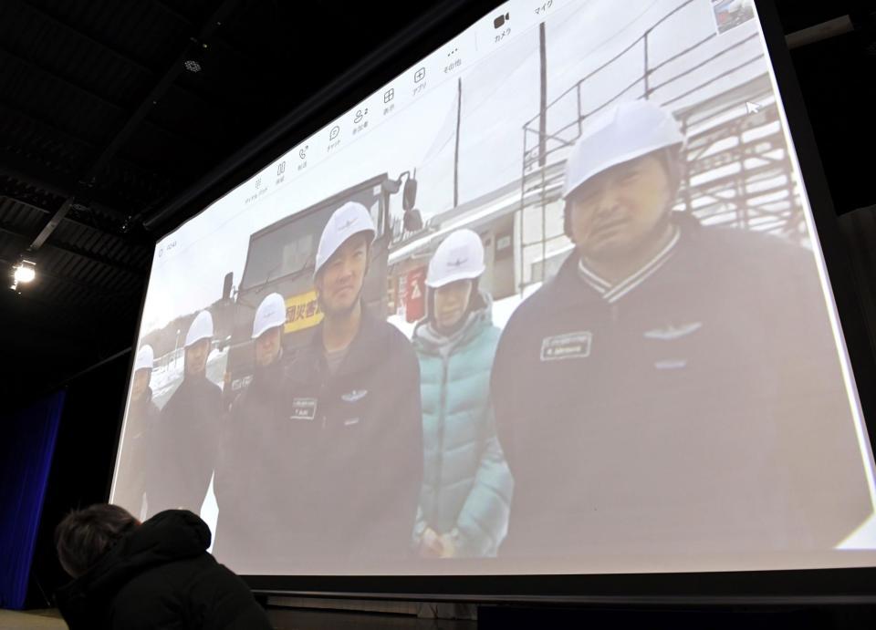 　能登空港キャンパスに残る教員たちとは中継でつながった（撮影・出月俊成）