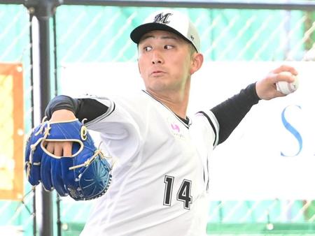 　ブルペンで投げ込む小島（撮影・棚橋慶太）