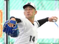 　ブルペンで投げ込む小島（撮影・棚橋慶太）