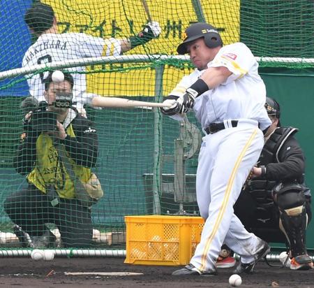 ソフトバンク・柳田もびっくり　山川の圧巻フリー打撃に「半端じゃないっす」と苦笑い