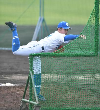 　フリー打撃に登板した根尾（撮影・開出牧）