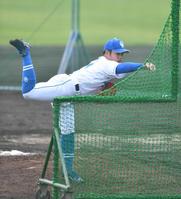 　フリー打撃に登板した根尾（撮影・開出牧）