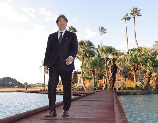 松井秀喜氏「目標は優勝以外にない。背中を押せるように」巨人キャンプ