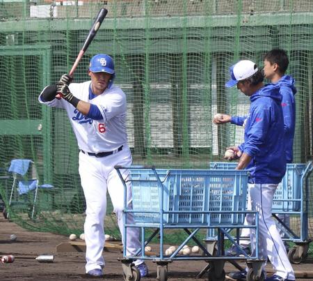 中日・中田　バックスクリーンへの一発にガッツポーズ「きょうは気持ち良く振っただけ」