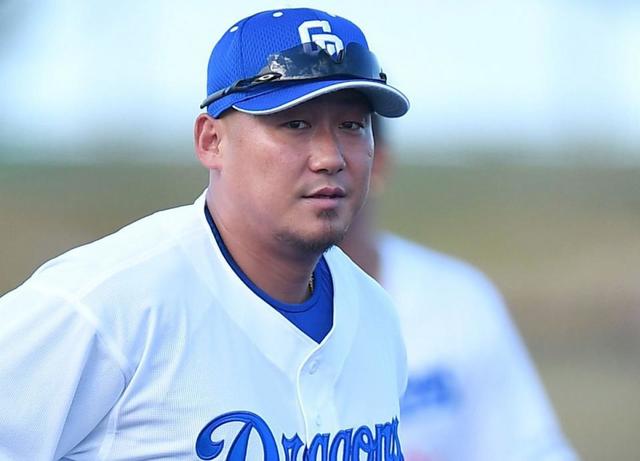 中日・中田翔が腰の張りで別メニュー調整 グラウンドに姿を見せ