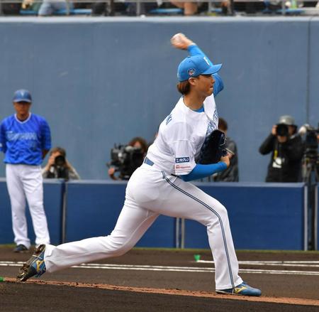 　先発し２イニングを投げ無安打無失点の好投を見せた山崎（撮影・持木克友）