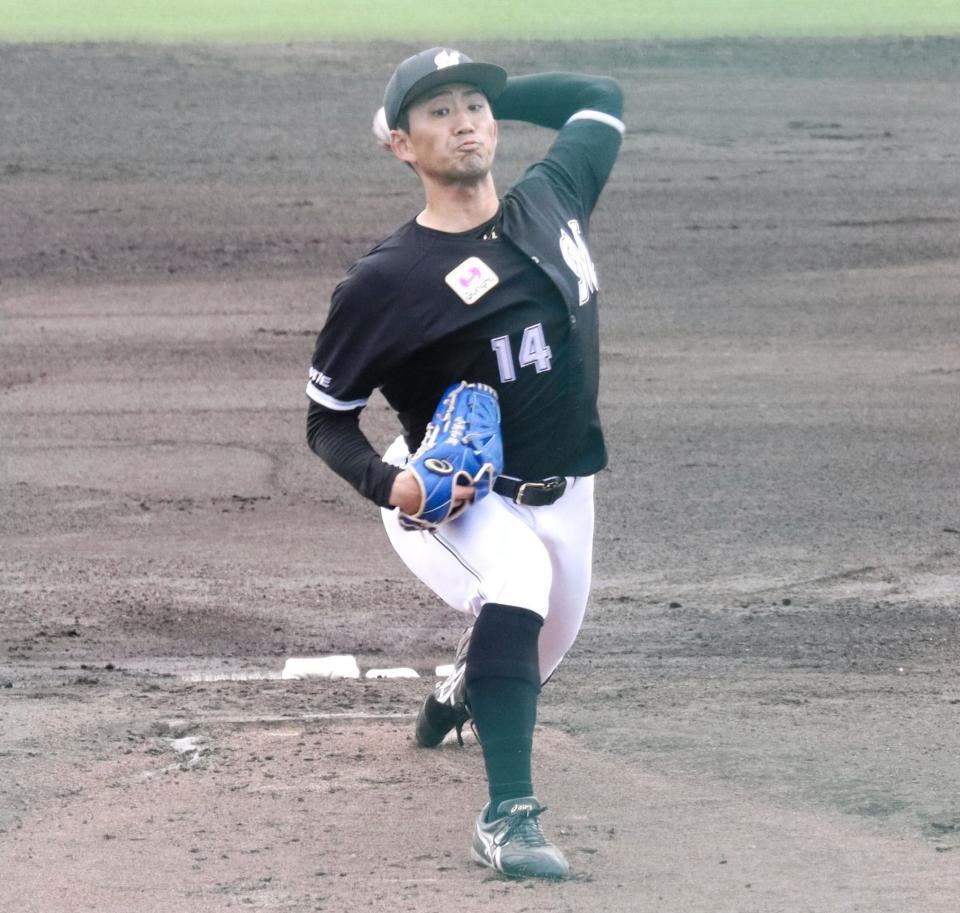 　今季初実戦登板し２回無失点に抑えた小島