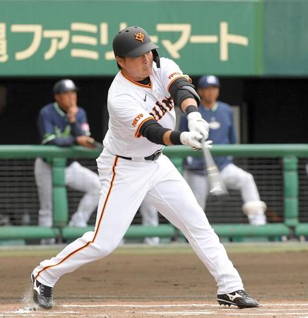 　１回、長野は空振り三振に終わる（撮影・佐藤厚）