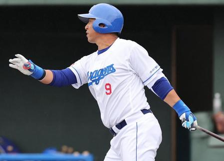 中日　新戦力の中島が八回に同点打　本拠地大歓声　勝負強さ発揮のベテランに立浪監督も笑み