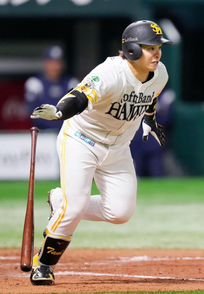 　９回、谷川原が右前にサヨナラ打を放つ