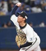 　中日戦で力投する先発の東