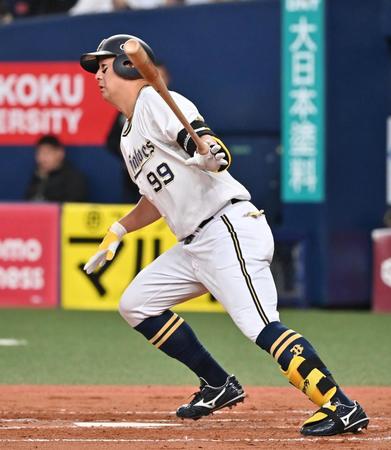 　２回、左前打を放つ杉本