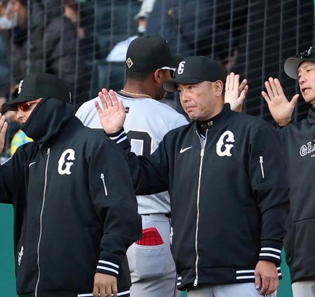 巨人・阿部監督が岡田阪神に「シーズン入ったら向こうもスイッチ入るでしょうから、全然違うチーム」