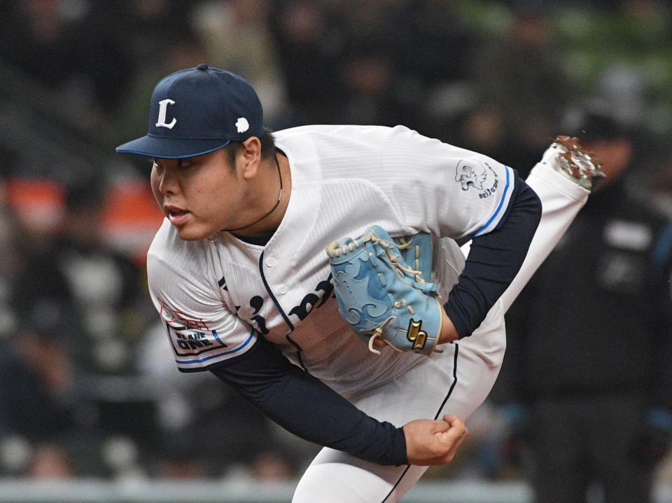 　中日打線相手に力投する平良（撮影・佐々木彰尚）