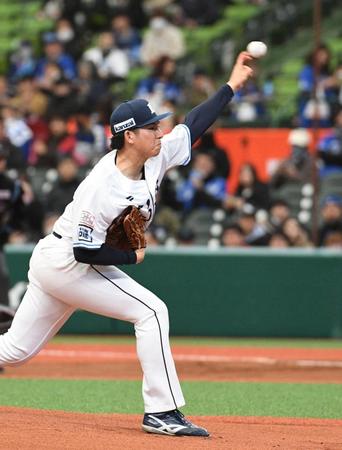 　中日打線相手に力投する武内（撮影・佐々木彰尚）