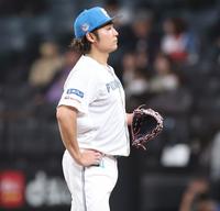 　５回、田村に本塁打を許した伊藤（撮影・中島達哉）