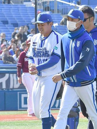 ＤｅＮＡヒヤリ　開幕投手・東に打球直撃、緊急降板　右手首打撲も「予定通り投げます」