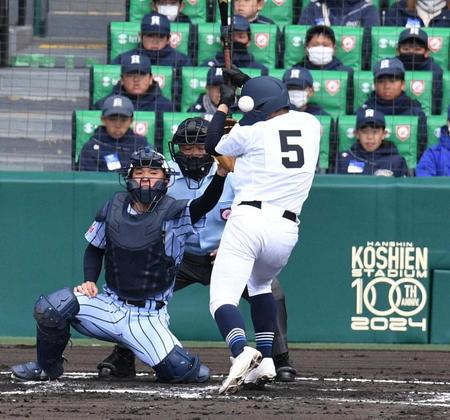 宇治山田商・中川が頭部死球受けて起き上がれず。担架登場でグラウンド騒然