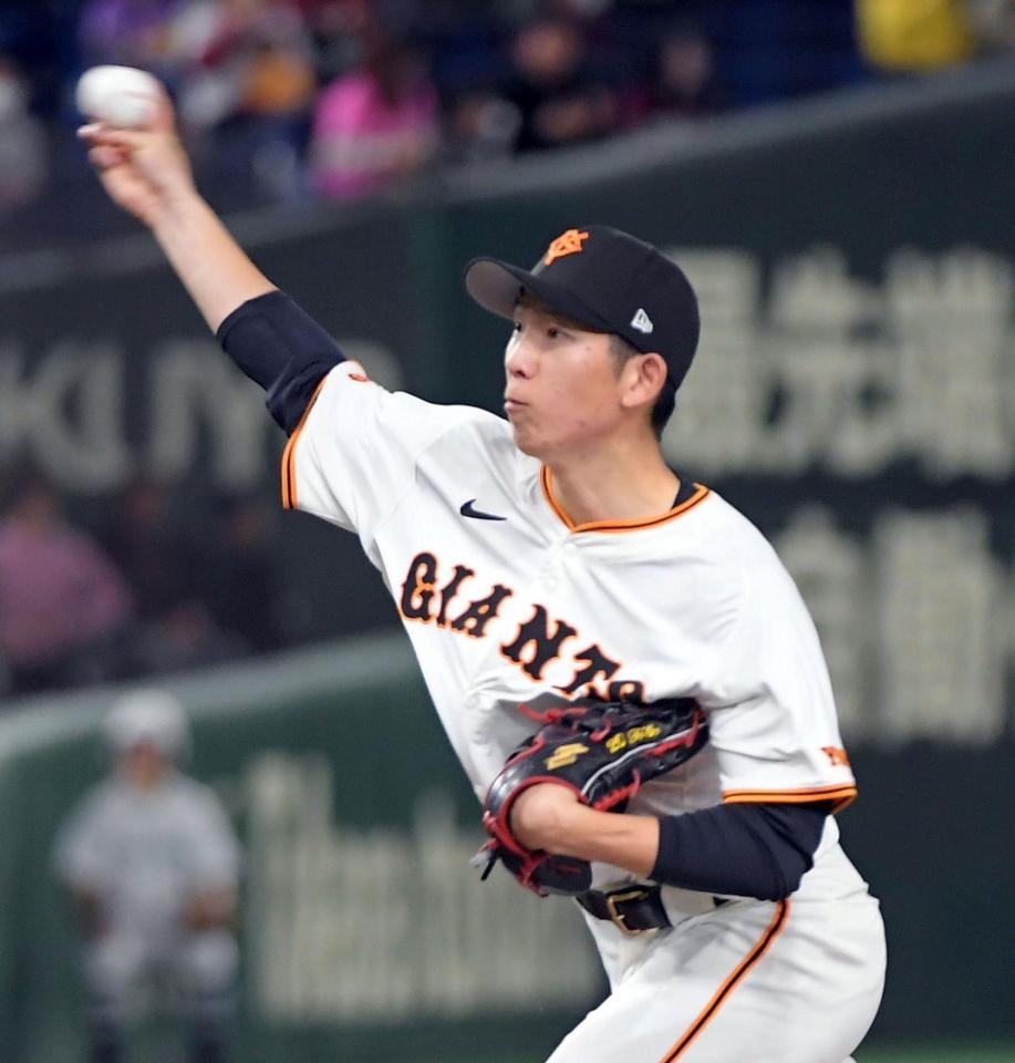 　立ち上がりを三者凡退に抑えた戸郷（撮影・佐藤厚）