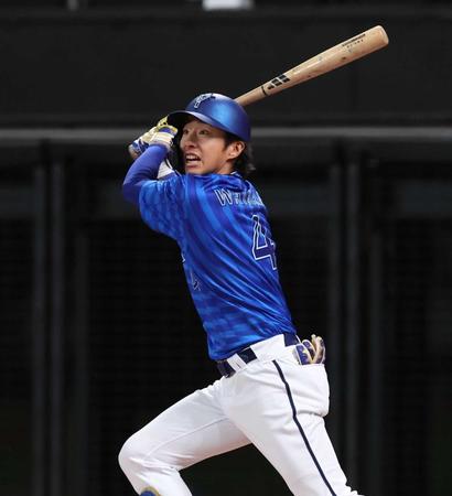 　１回、左前打を放つ度会