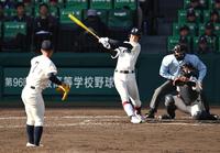 　５回、ランニング本塁打を放つ大阪桐蔭・境