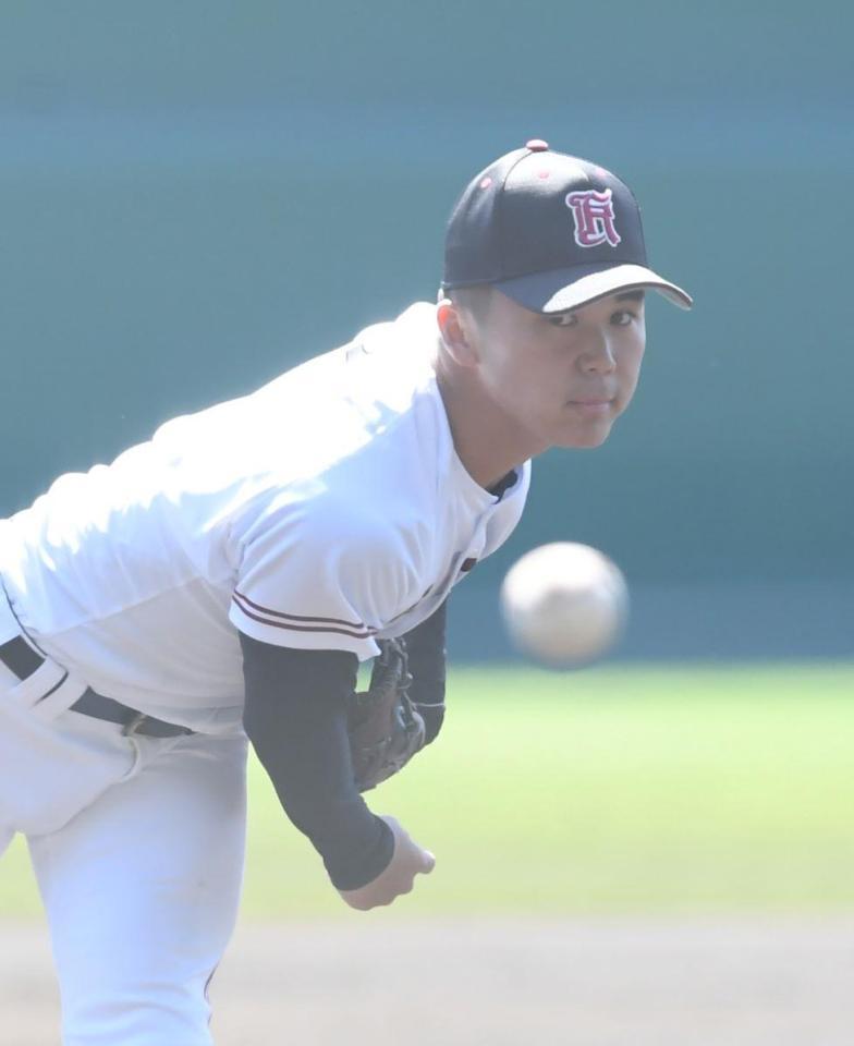 　先発し力投する広陵・高尾響（撮影・石井剣太郎）