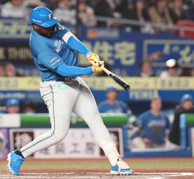 日本ハム・レイエスが来日1号！オープン戦0発も メジャー108発