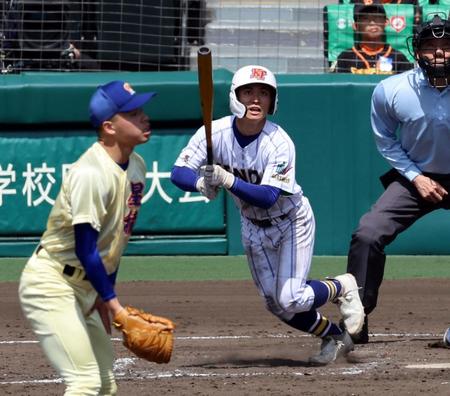 健大高崎　一時同点の適時二塁打放った加藤にアクシデント　一度は臨時代走も守備で復帰　足つったか