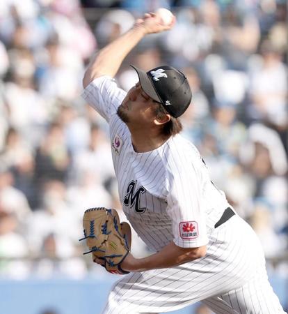 　８回、登板した沢村（撮影・中島達哉）