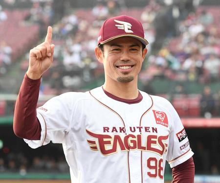 　１勝目を挙げた今江監督（撮影・佐々木彰尚）