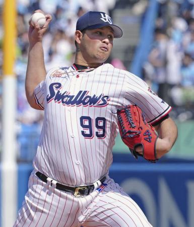 　中日戦に先発し、６回２失点で来日初勝利を挙げたヤクルトのヤフーレ＝神宮