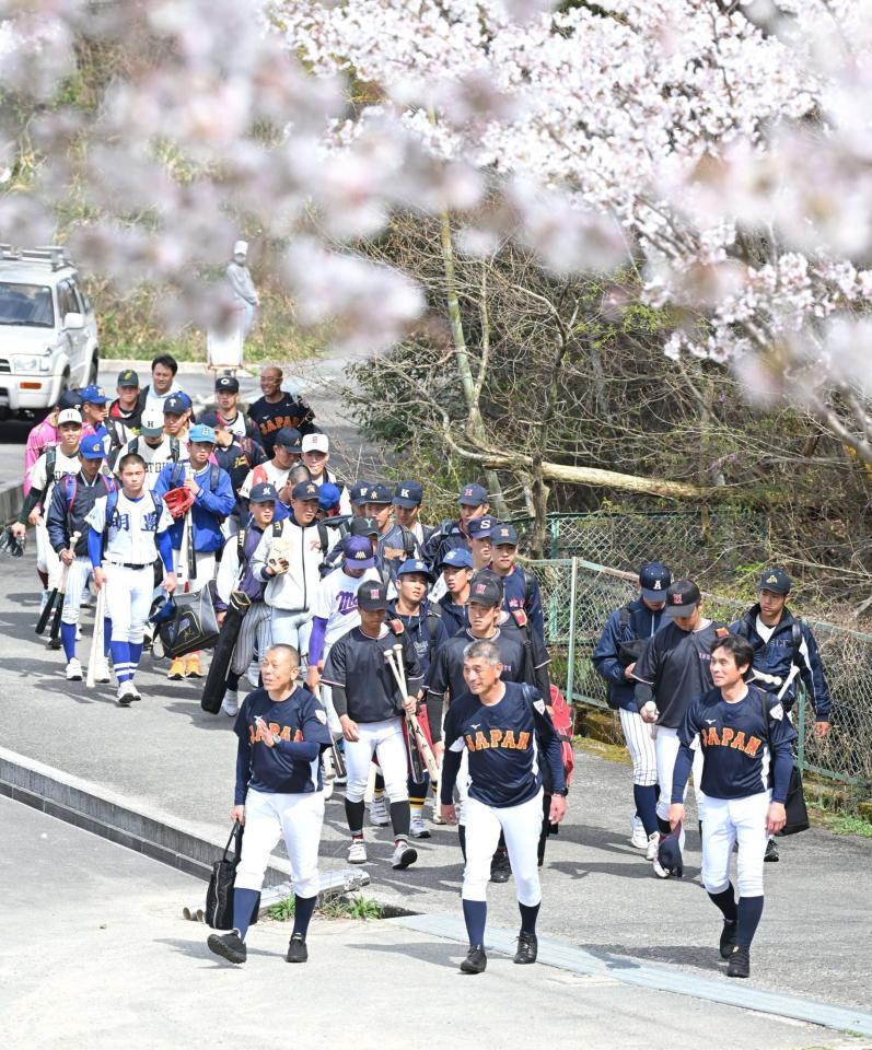 　Ｕ１８日本代表候補強化合宿に参加する選手ら（撮影・石井剣太郎）