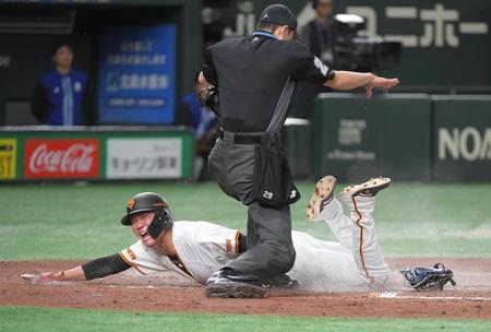 巨人・坂本勇人のヘッドスライディングにネット騒然「初めて見たような」「魂のプレー」失策後の走塁にドーム大歓声