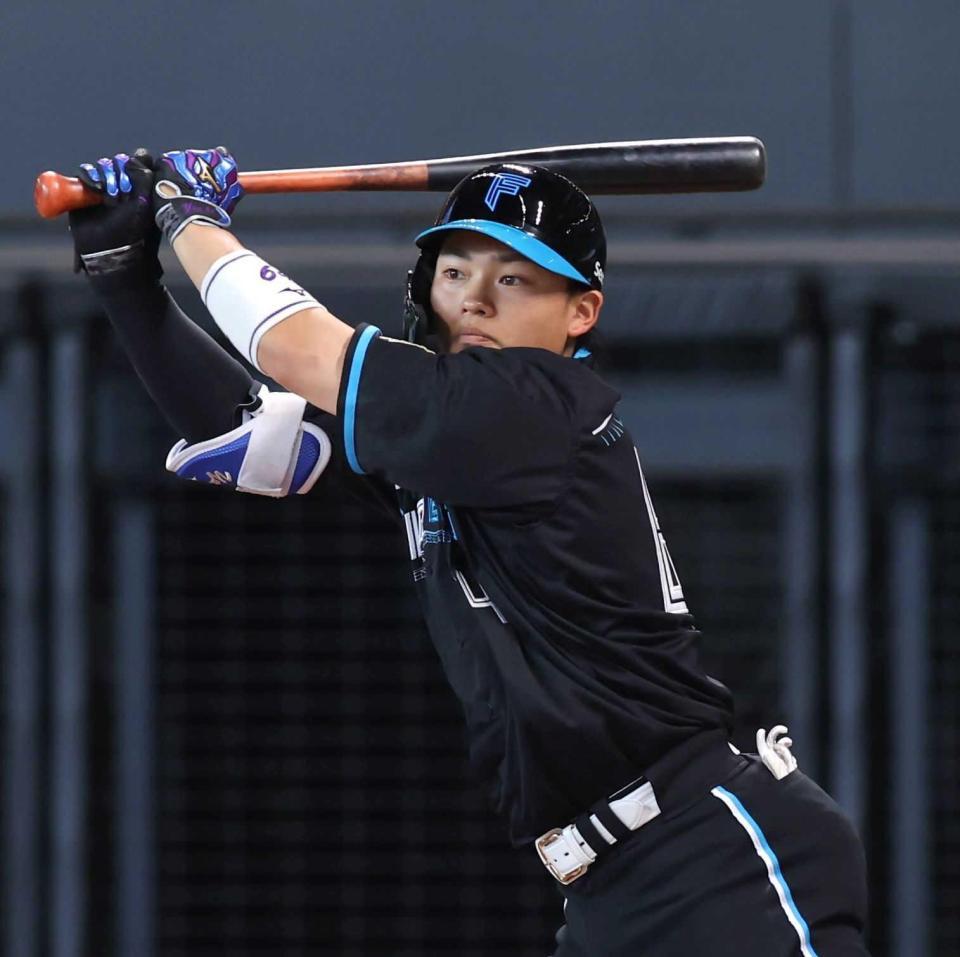 　２回、左前打を放つ田宮（撮影・中島達哉）