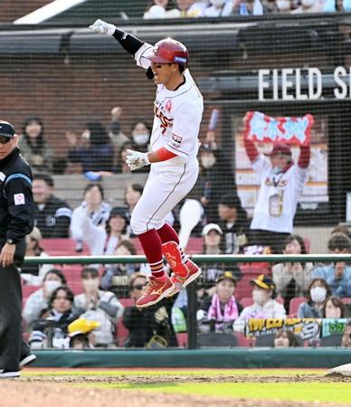 楽天・鈴木大　今季初安打が移籍後初のサヨナラ打　「めちゃくちゃホッとしました。最高の気分です」
