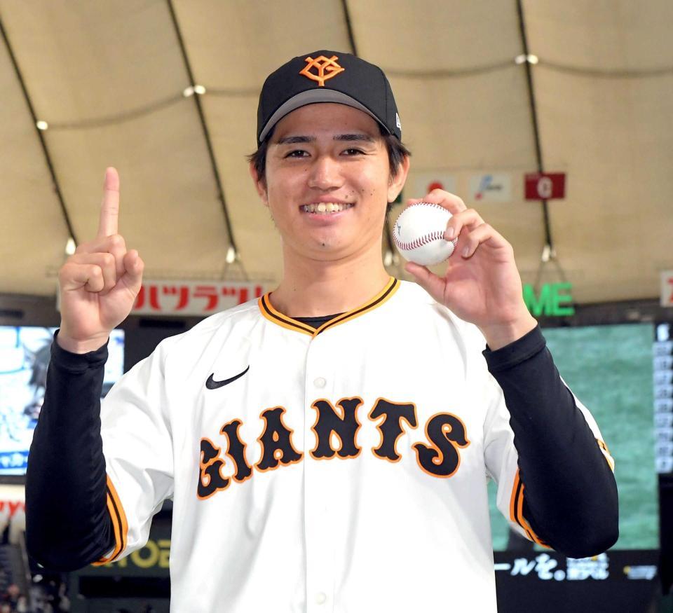 　移籍後初勝利を挙げ、笑顔を見せる高橋礼（撮影・佐藤厚）