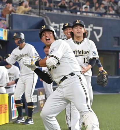 オリックス・頓宮「ほいさ～」右翼ポール際に１号２ラン　第１打席には右前適時打と復調の兆し