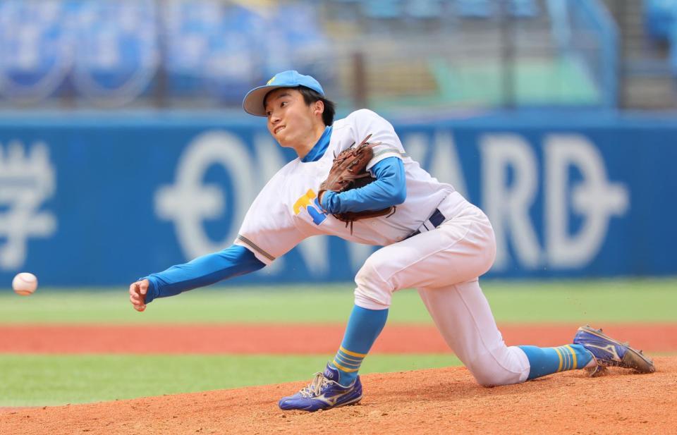 　力投する東大・渡辺向輝（撮影・吉澤敬太）