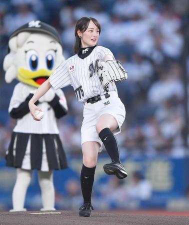 【写真】「身体能力やっぱり凄い」女性騎手の藤田菜七子　５年ぶり始球式にネット反応　「一層可愛く」