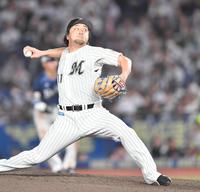 　８回、先発・西野に代わってマウンドに上がり、岸を三ゴロに打ち取った沢村（撮影・開出牧）