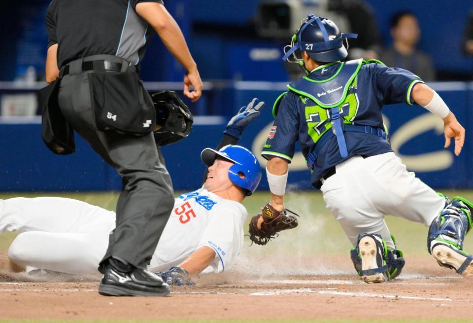 　５回、村松の二ゴロで三走細川が本塁を突くがタッチアウト。捕手中村