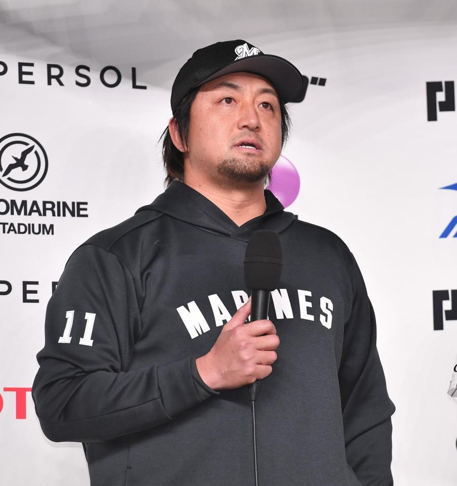 　ヒーローインタビューでピッチングを振り返る沢村（撮影・開出牧）