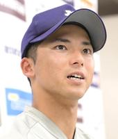 　試合後に主将としての思いを語る明大・宗山塁（撮影・堀内翔）