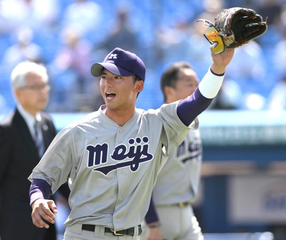 　試合前にチームを鼓舞する明大・宗山塁（撮影・堀内翔）