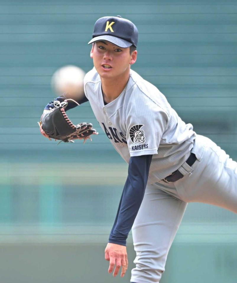 　先発し力投する関大・金丸（撮影・石井剣太郎）