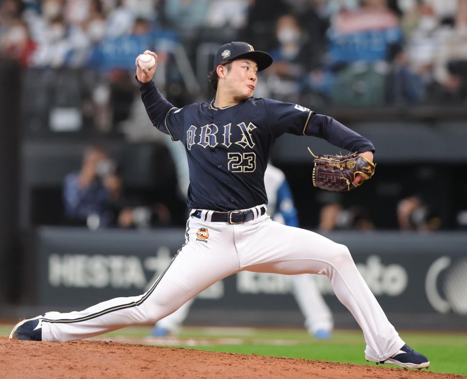 　８回、登板した吉田（撮影・中島達哉）